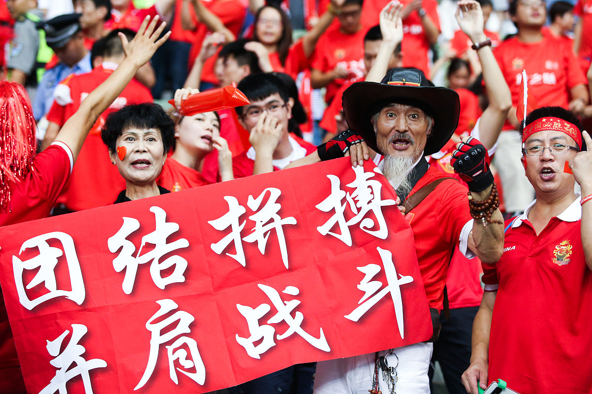 出色表现实现胜利，球队赢得掌声 
