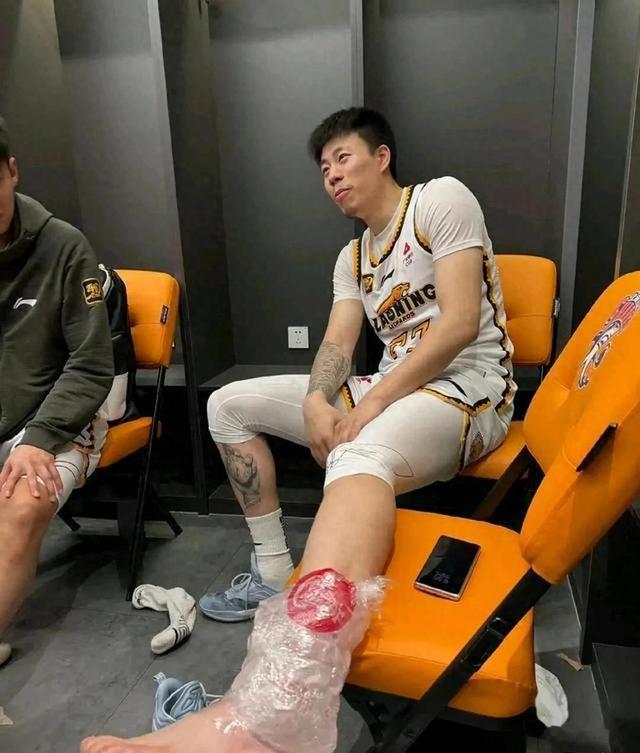 包含球员伤势不乐观，恐影响季后赛形势的词条